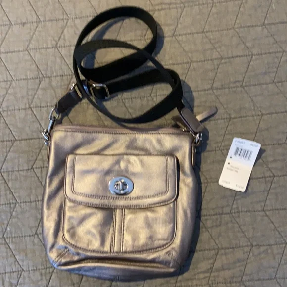 COACH leather crossbody - Picture 3 of 3